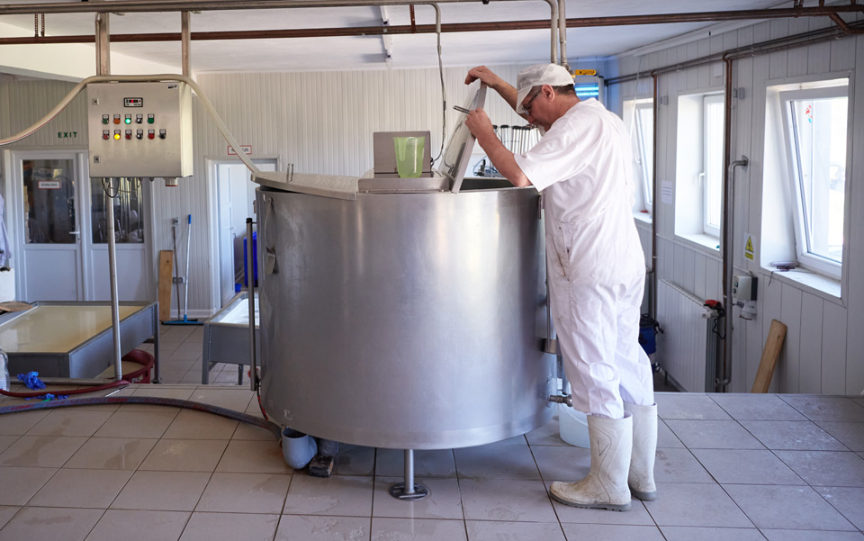 Automatic hygienic bagging machine with CIP for dehydrated yeast