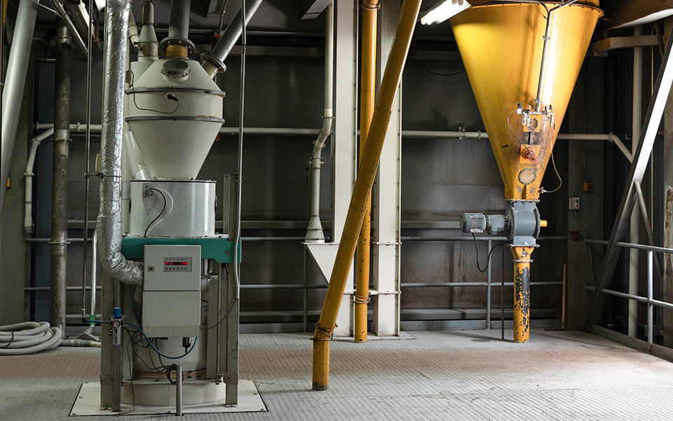 Automated hygienic bagging line with clean-in-place (CIP) for dehydrated yeast