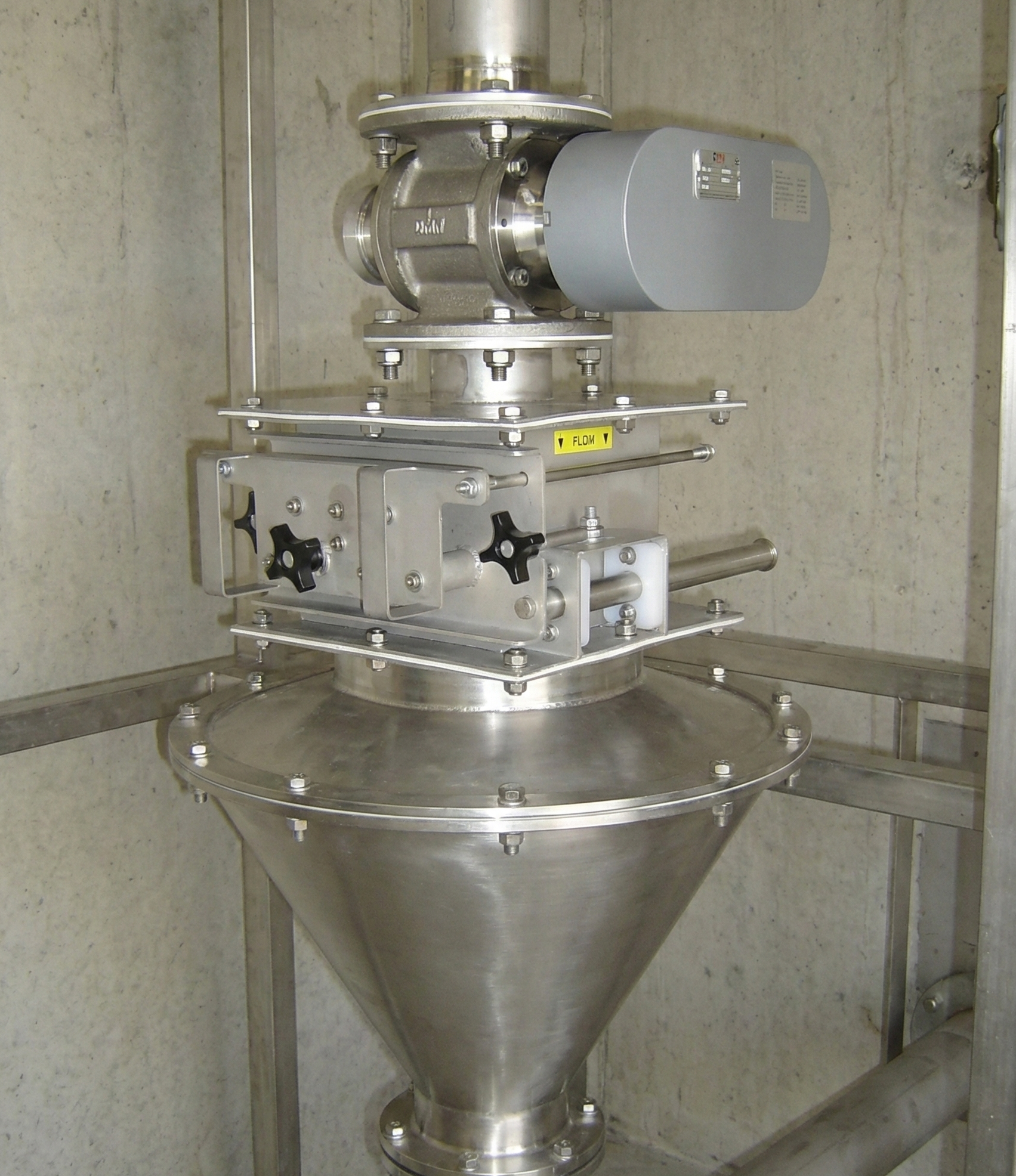 magnetic detection on pneumatic transfer feeding bagging machine 1